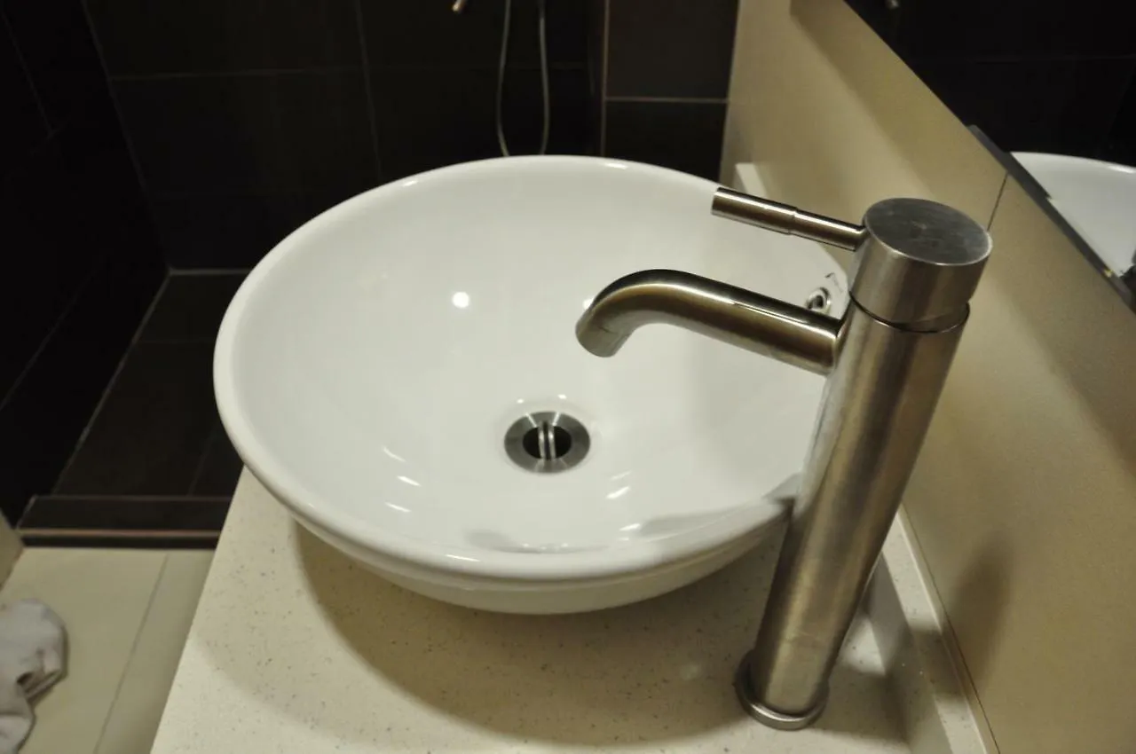 Frazel Inn Hotel Parit Buntar 2*,  Malajsie