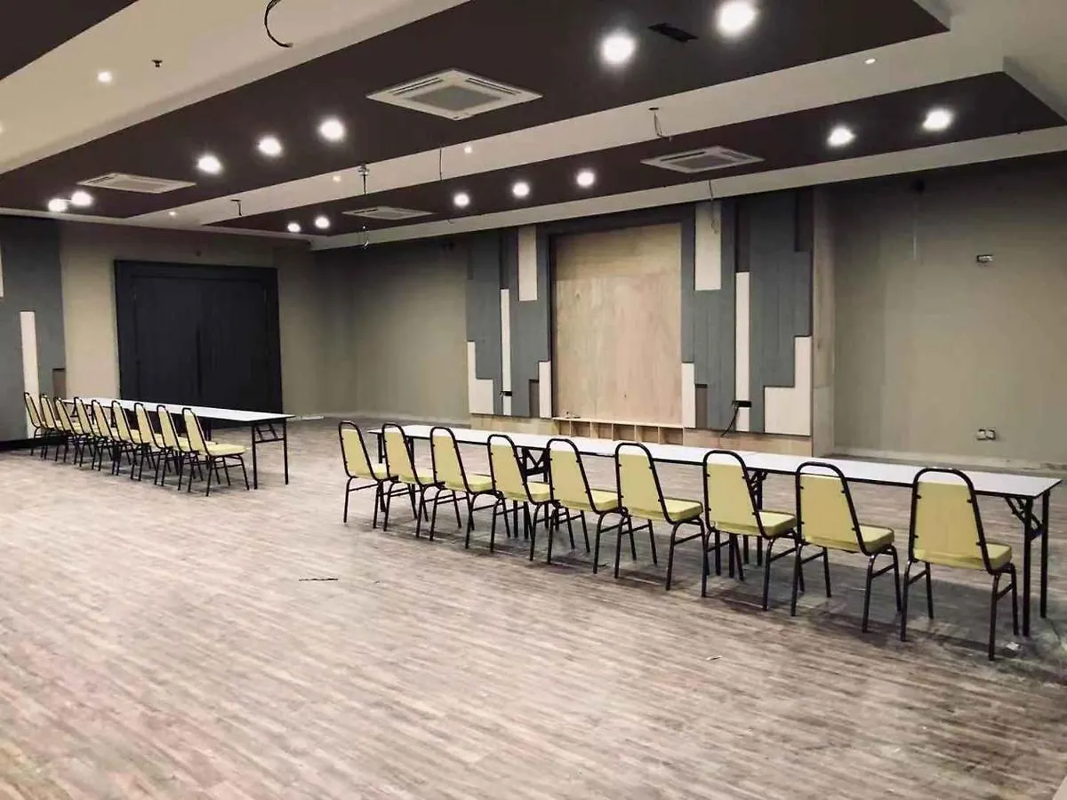 Frazel Inn Hotel Parit Buntar 2*,  Malajsie